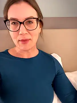 Snapshot of MaiseKnox chatting on May 11, 2026, 5:54 pm MaiseKnox online show from May 11, 2026, 5:54 pm