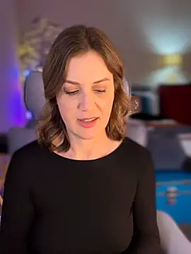 Snapshot of MaiseKnox chatting on May 5, 2026, 10:24 pm MaiseKnox online show from May 5, 2026, 10:24 pm