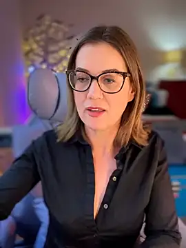 Snapshot of MaiseKnox chatting on May 7, 2026, 10:13 pm MaiseKnox online show from May 7, 2026, 10:13 pm