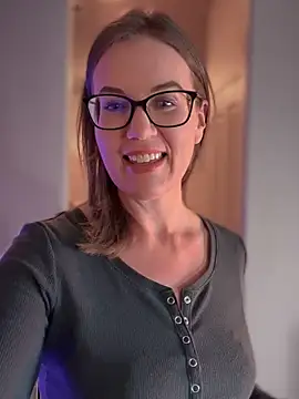 Snapshot of MaiseKnox chatting on November 11, 2025, 10:04 pm MaiseKnox online show from November 11, 2025, 10:04 pm