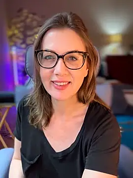 Snapshot of MaiseKnox chatting on May 3, 2026, 3:37 pm MaiseKnox online show from May 3, 2026, 3:37 pm