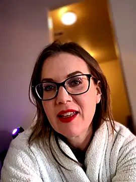 Snapshot of MaiseKnox chatting on December 3, 2025, 9:58 pm MaiseKnox online show from December 3, 2025, 9:58 pm