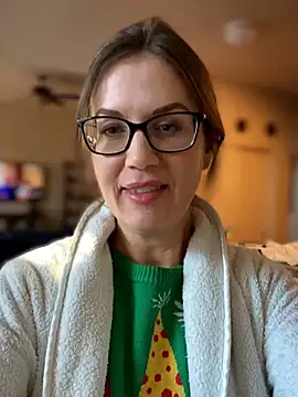 Snapshot of MaiseKnox chatting on December 14, 2025, 4:23 pm MaiseKnox online show from December 14, 2025, 4:23 pm