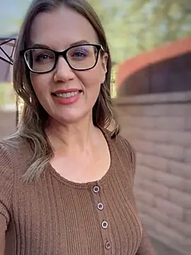 Snapshot of MaiseKnox chatting on October 14, 2025, 10:09 pm MaiseKnox online show from October 14, 2025, 10:09 pm