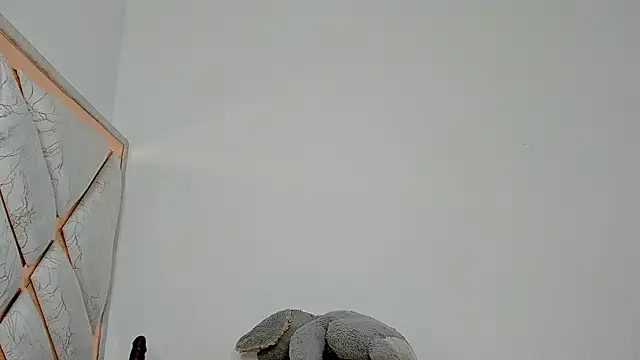 WhitneyWells online show from August 7, 2026, 12:05 am