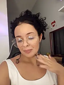 Snapshot of NinaSweet2 chatting on March 28, 2026, 4:02 am NinaSweet2 online show from March 28, 2026, 4:02 am