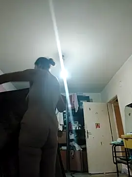 JoLeNe27 online show from November 3, 2025, 4:39 am