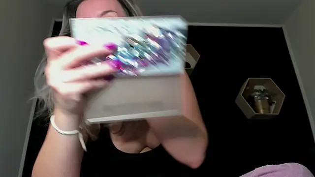 Snapshot of Alesys69 chatting on October 19, 2025, 9:17 pm Alesys69 online show from October 19, 2025, 9:17 pm