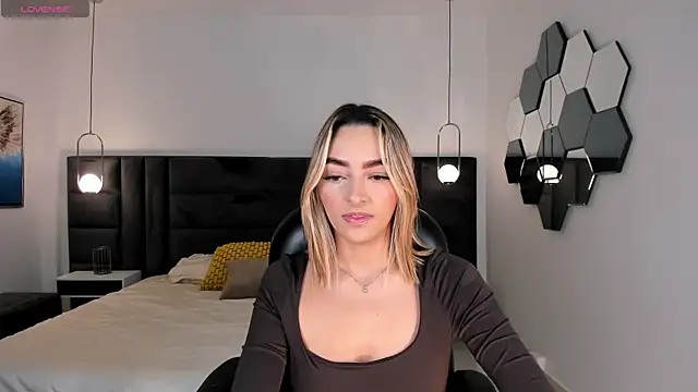 Snapshot of MelissaMoore_ chatting on July 25, 2026, 10:22 am MelissaMoore online show from July 25, 2026, 10:22 am