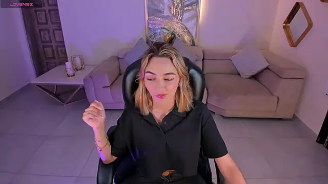 MelissaMoore  online show from November 20, 2025, 2:45 am