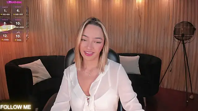 Snapshot of MelissaMoore_ chatting on June 25, 2026, 9:47 am MelissaMoore online show from June 25, 2026, 9:47 am