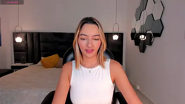 Snapshot of MelissaMoore_ chatting on July 21, 2026, 10:38 am MelissaMoore online show from July 21, 2026, 10:38 am