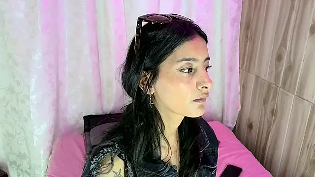 Snapshot of skinny_Yizz chatting on November 25, 2025, 3:45 pm skinny Yizz online show from November 25, 2025, 3:45 pm