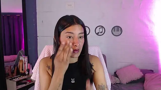 Snapshot of skinny_Yizz chatting on July 22, 2026, 6:10 pm skinny Yizz online show from July 22, 2026, 6:10 pm