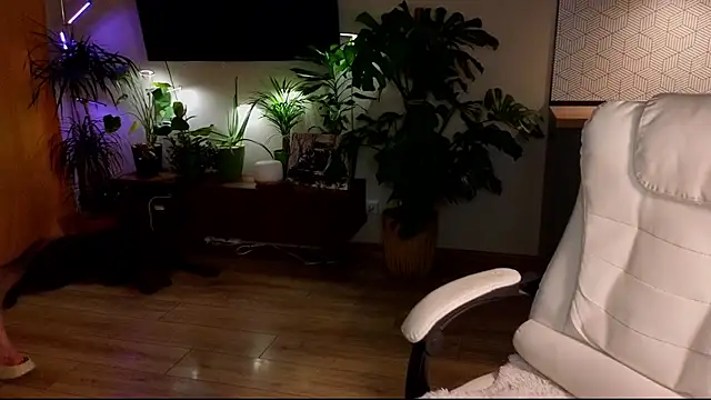 AliceKingsleigh online show from December 12, 2024, 11:17 am