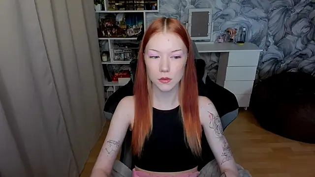 Snapshot of litl_Mia chatting on October 13, 2025, 3:24 pm litl Mia online show from October 13, 2025, 3:24 pm