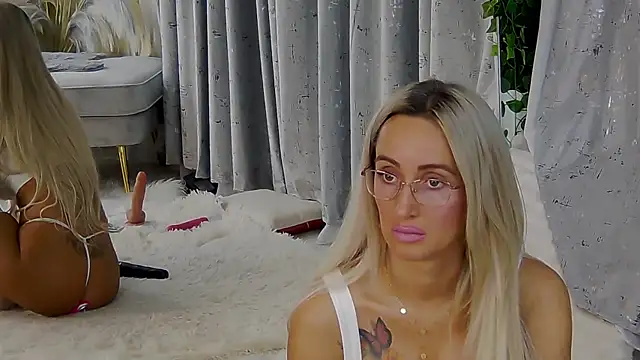 Snapshot of IsabelleEthan chatting on November 11, 2025, 1:55 am IsabelleEthan online show from November 11, 2025, 1:55 am