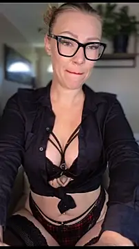 Sacha-xx online show from May 7, 2026, 9:12 am