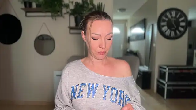 Snapshot of Sacha-xx chatting on March 3, 2026, 10:55 am Sacha-xx online show from March 3, 2026, 10:55 am