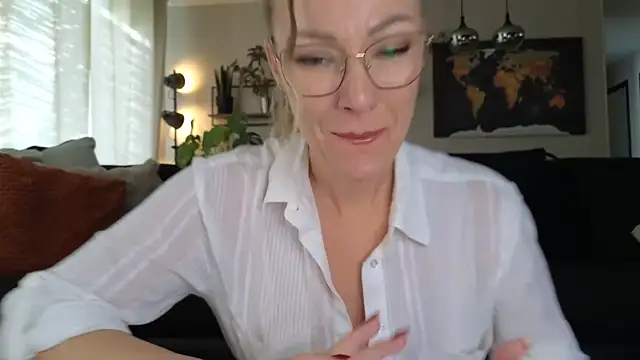 Snapshot of Sacha-xx chatting on October 22, 2025, 1:10 pm Sacha-xx online show from October 22, 2025, 1:10 pm