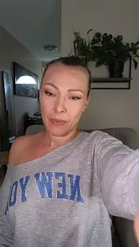 Sacha-xx online show from April 28, 2026, 9:35 am