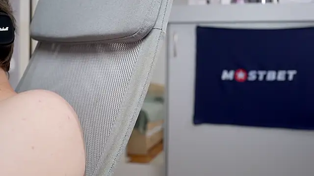 Snapshot of foxeslovefoxes chatting on December 20, 2024, 12:16 pm foxeslovefoxes online show from December 20, 2024, 12:16 pm