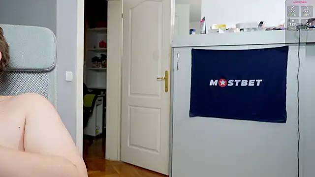 Snapshot of foxeslovefoxes chatting on December 6, 2024, 2:44 pm foxeslovefoxes online show from December 6, 2024, 2:44 pm