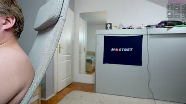 Snapshot of foxeslovefoxes chatting on December 7, 2024, 2:30 pm foxeslovefoxes online show from December 7, 2024, 2:30 pm