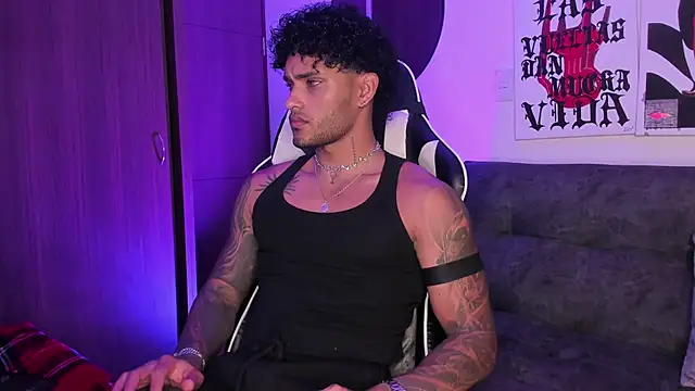 Snapshot of Alessandro_Vanni chatting on April 29, 2026, 3:21 am Alessandro Vanni online show from April 29, 2026, 3:21 am