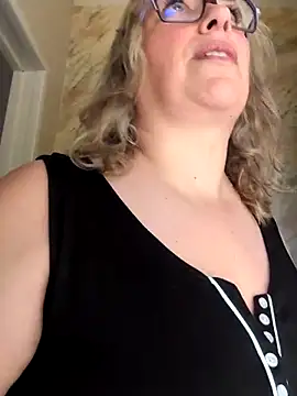 Snapshot of Canadian_BBW chatting on May 9, 2026, 8:12 pm Canadian BBW online show from May 9, 2026, 8:12 pm