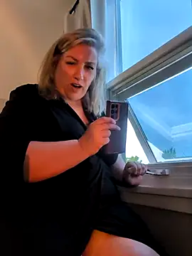 Snapshot of Canadian_BBW chatting on May 13, 2026, 9:44 pm Canadian BBW online show from May 13, 2026, 9:44 pm