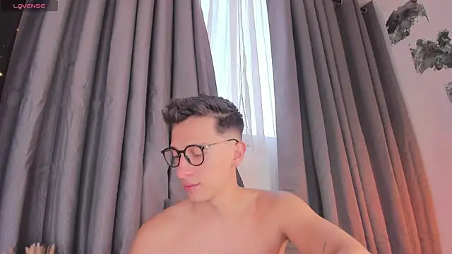 Thiago jones online show from November 11, 2025, 9:42 pm