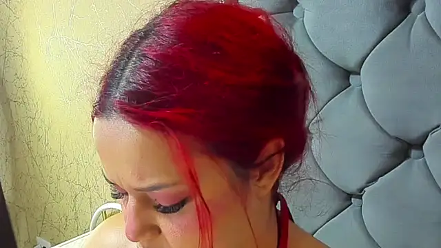 Imannejulienne online show from March 12, 2026, 11:42 pm