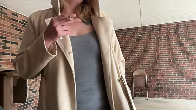 Snapshot of Blueskiiis3 chatting on October 29, 2025, 6:29 pm Blueskiiis3 online show from October 29, 2025, 6:29 pm