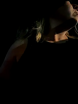 Snapshot of Blueskiiis3 chatting on November 30, 2025, 12:00 am Blueskiiis3 online show from November 30, 2025, 12:00 am