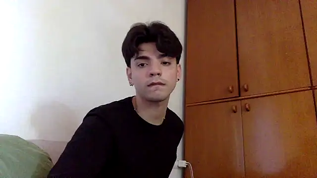 Snapshot of dylancrugerx chatting on April 30, 2026, 2:35 pm dylancrugerx online show from April 30, 2026, 2:35 pm