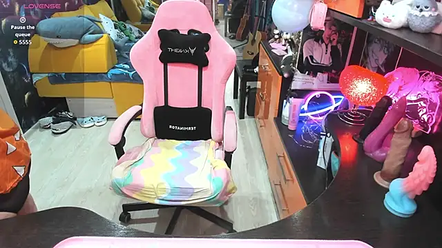 Softie Sofy online show from February 14, 2026, 4:02 am