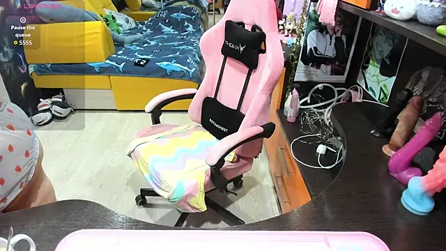 Softie Sofy online show from February 17, 2026, 3:04 am