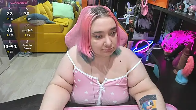 Softie Sofy online show from May 7, 2026, 3:44 am
