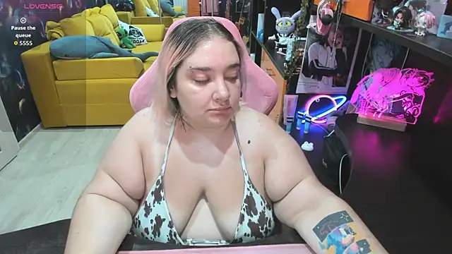 Snapshot of Softie_Sofy chatting on August 4, 2026, 2:27 am Softie Sofy online show from August 4, 2026, 2:27 am
