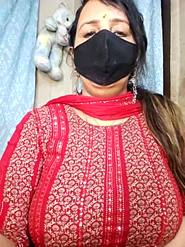 cute-tanvi online show from February 18, 2026, 1:14 am