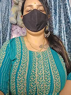 cute-tanvi online show from May 5, 2026, 12:41 pm
