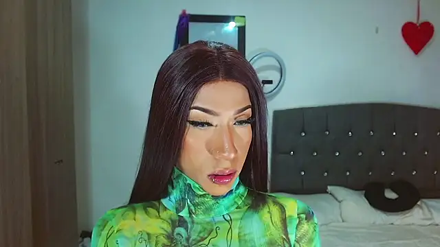 Kenisha Sweet online show from October 10, 2025, 8:53 pm