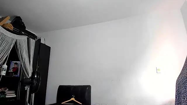 Snapshot of ares_sexxx chatting on July 19, 2026, 4:04 pm ares sexxx online show from July 19, 2026, 4:04 pm