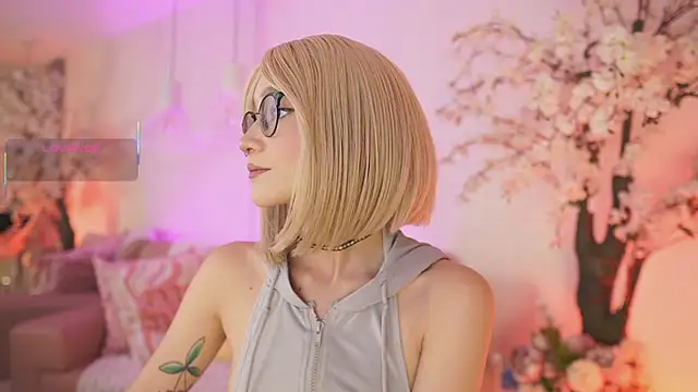 Snapshot of DalahiaRush chatting on November 13, 2025, 6:56 pm DalahiaRush online show from November 13, 2025, 6:56 pm