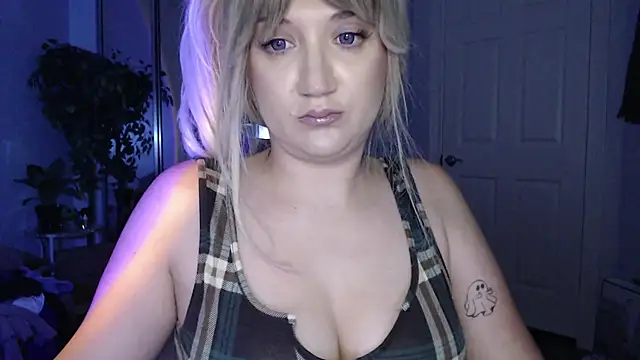 Snapshot of GoddessEmmy chatting on June 17, 2026, 5:29 am GoddessEmmy online show from June 17, 2026, 5:29 am