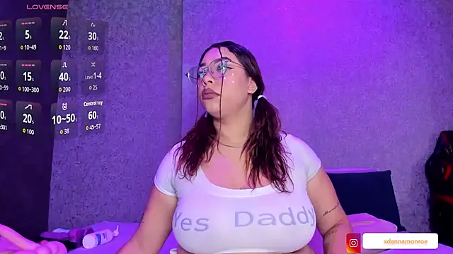 DanniaMonroee online show from December 18, 2025, 11:47 am