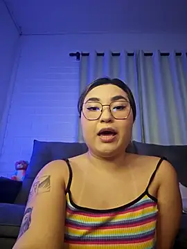 kamila hty online show from November 17, 2025, 12:14 am