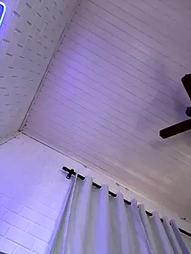 kamila hty online show from November 5, 2025, 7:39 pm