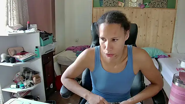 Snapshot of AaliyahHarris chatting on June 17, 2026, 1:32 pm AaliyahHarris online show from June 17, 2026, 1:32 pm